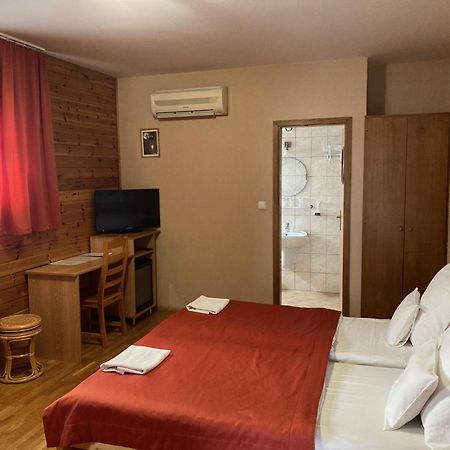 Nautilus Etterem Es Panzio Hotel Dabas Екстериор снимка