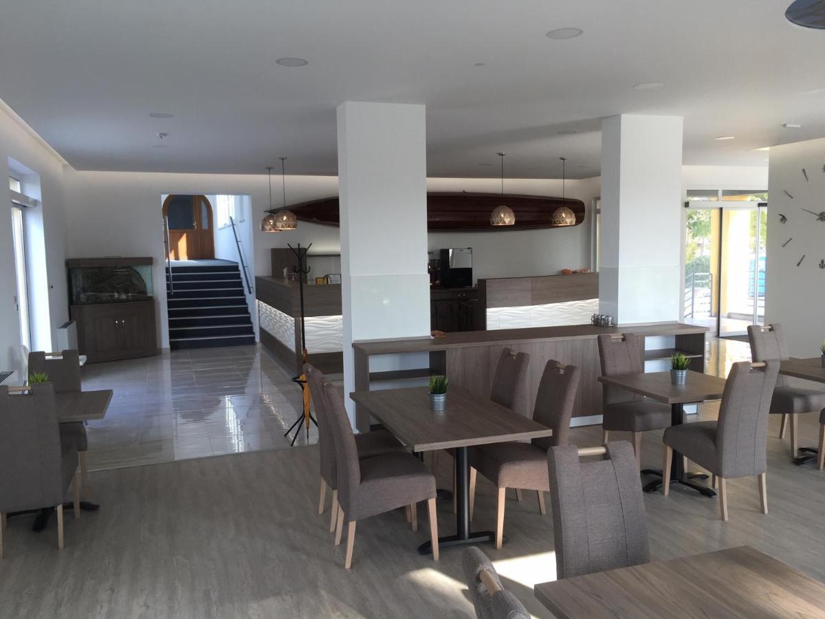 Nautilus Etterem Es Panzio Hotel Dabas Екстериор снимка