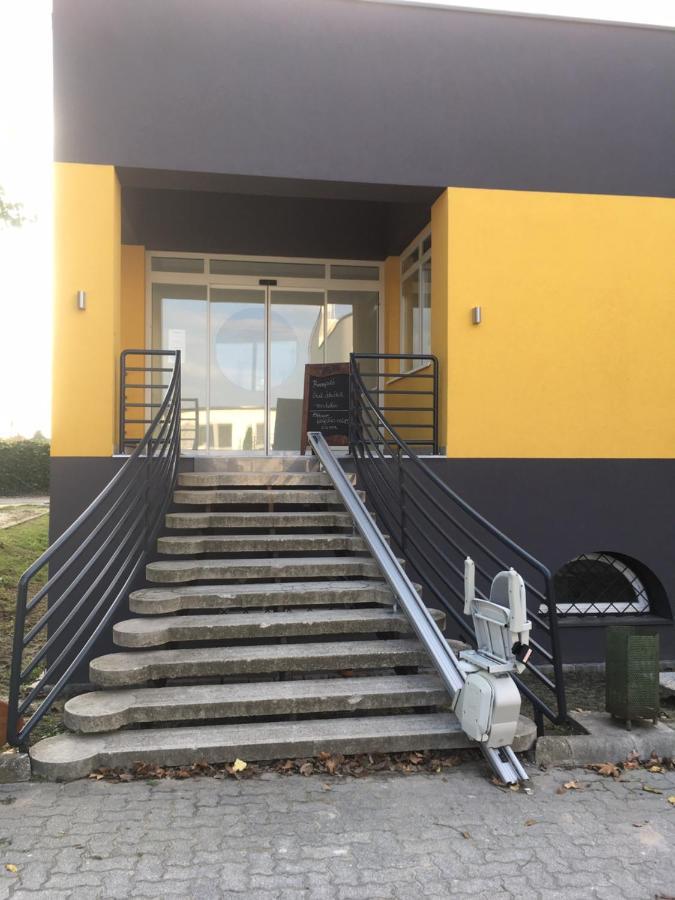 Nautilus Etterem Es Panzio Hotel Dabas Екстериор снимка