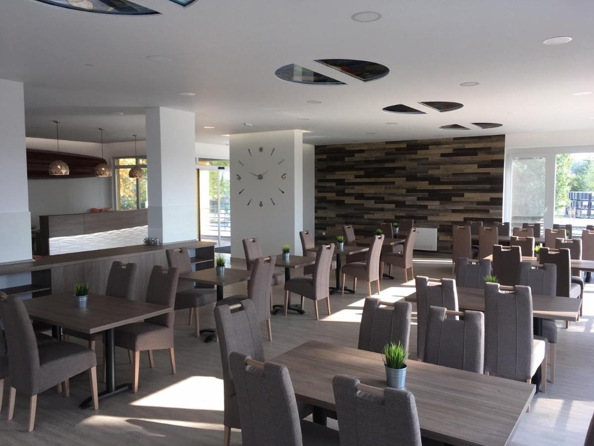 Nautilus Etterem Es Panzio Hotel Dabas Екстериор снимка