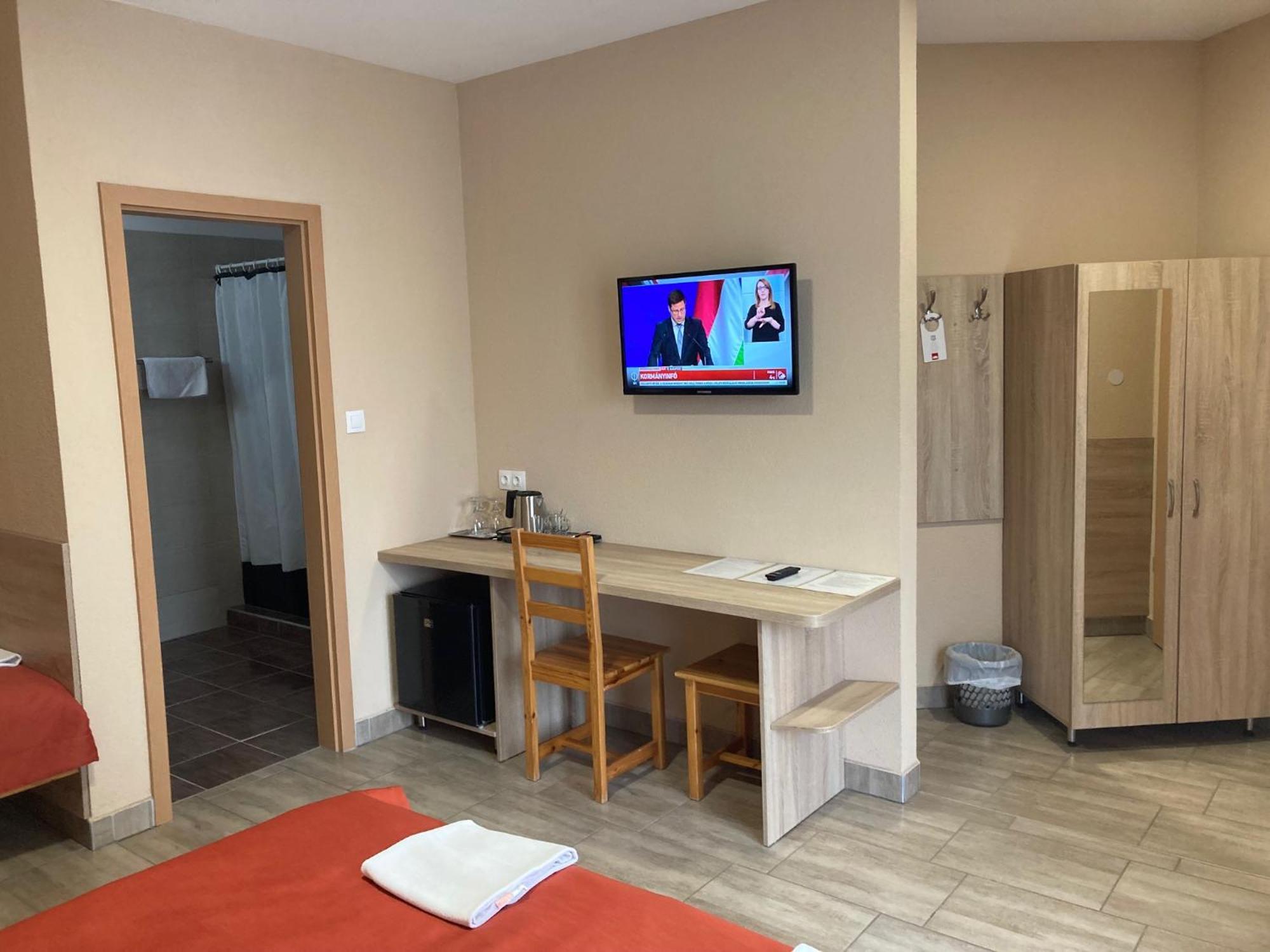 Nautilus Etterem Es Panzio Hotel Dabas Екстериор снимка