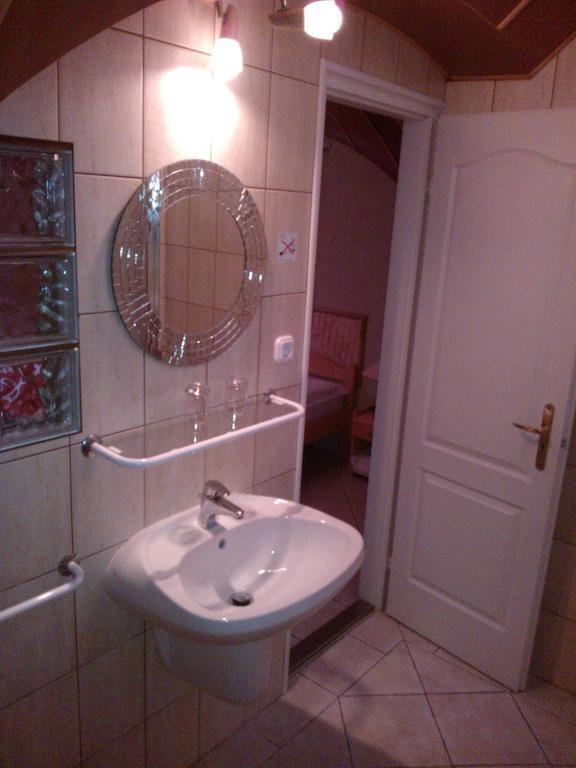 Nautilus Etterem Es Panzio Hotel Dabas Стая снимка