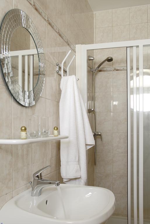 Nautilus Etterem Es Panzio Hotel Dabas Стая снимка